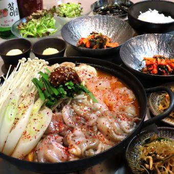 韓国釜山の豪華海鮮もつ鍋がメイン♪釜山式海鮮鍋コース(旨辛ベース)4300円