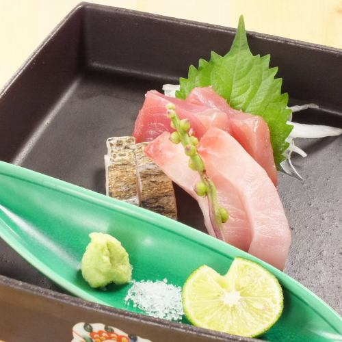 使用當日美味魚的生魚片等特色菜