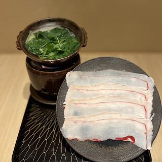 [Limited time only, using the highest grade bear meat] 10 small pot dishes of carefully selected domestic Wagyu beef and SS grade bear meat “Special course with small pot of bear meat”