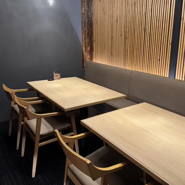 Private rooms are popular for entertaining clients and other business purposes.For customers who prefer a Japanese aesthetic, this is the perfect, tranquil space! You can enjoy your meal at your leisure.