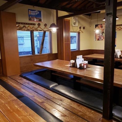 <p>2Fにはゆったりくつろげる掘りごたつのお座敷席をご用意しております。宴会でのご利用も可能で、最大50名様での宴会にご利用いただけます♪また、貸切でのご利用も可能となっております。貸切宴会やその他様々なシーンでのご利用などに対してもお気軽にご相談ください。</p>