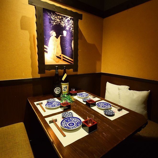 We have many private rooms with a calm Japanese atmosphere.