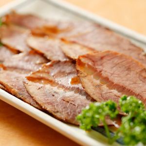 牛ホホ肉のワイン漬け