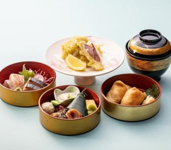 【鯉城三段重】季節の味覚をふんだんに詰め合わせたお重ランチ