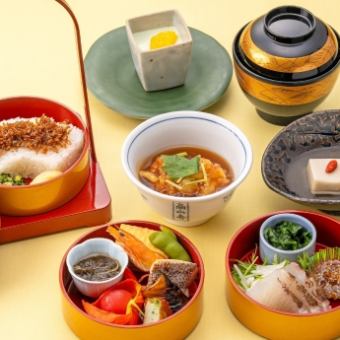 【鯉城三段重】季節の味覚をふんだんに詰め合わせたお重ランチ