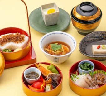 【鯉城三段重】季節の味覚をふんだんに詰め合わせたお重ランチ
