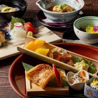 【鯉城会席】旬の食材を使った焼物・温物・御飯など多彩な料理の数々。お祝いや接待にもおすすめ