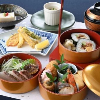 【鯉城三段重】季節の味覚をふんだんに詰め合わせた人気のお重ランチ