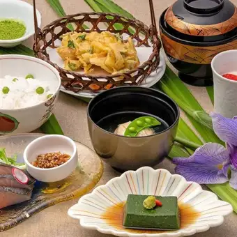 【昼・四季の花会席】＜平日限定＞四季折々の美しさを感じる月替わりの会席料理