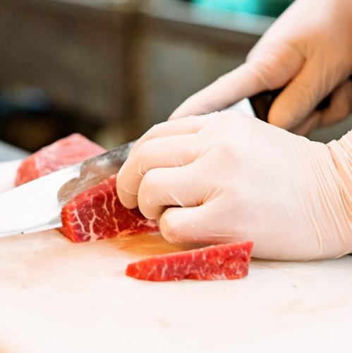 こだわりの職人が肉を提供