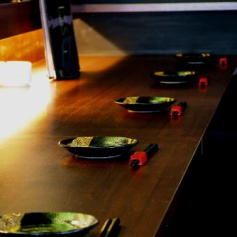 在柜台享用正宗的日本料理和美味的清酒。我喜欢喝酒，一边看着有生活感的厨房的气氛。请用它来娱乐和交谈，并在朋友之间约会。