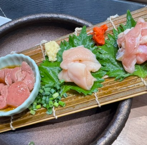 鶏のお造り三種盛り合せ