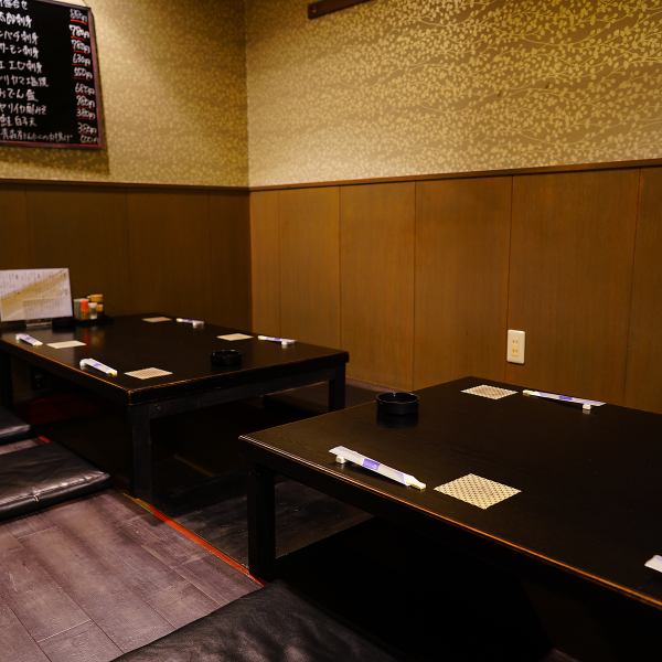 貸切最大21名様の収容可能！店内の規模は大きくないものの、広々とした掘りごたつ席は、ゆったりとくつろげる空間となっております。忘年会・歓送迎会・会社宴会・プライベート宴会など、シーンを問わず利用できるため、お気軽にお問い合わせください。