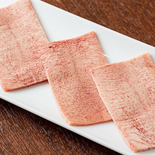 【A４～A５ランクの特選牛】食通が唸るハイクオリティな牛肉/塩タン2200円（税込）