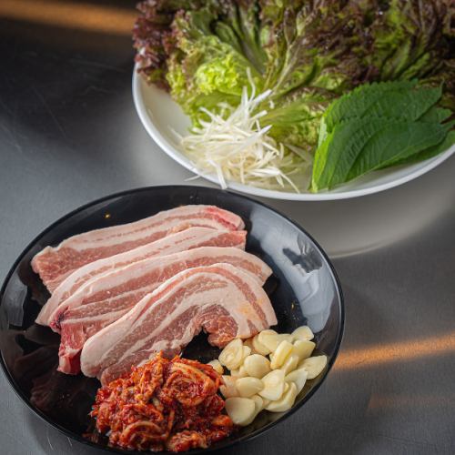 《ダントツ人気》韓国料理の大定番！サムギョプサル 1人前1,500円（税込） ※ご注文は2人前から承ります。