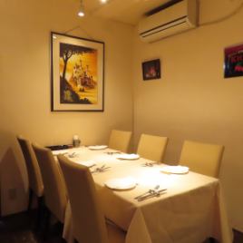 広々とお使いいただけるテーブル席