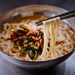 鶏出汁韓国冷麺