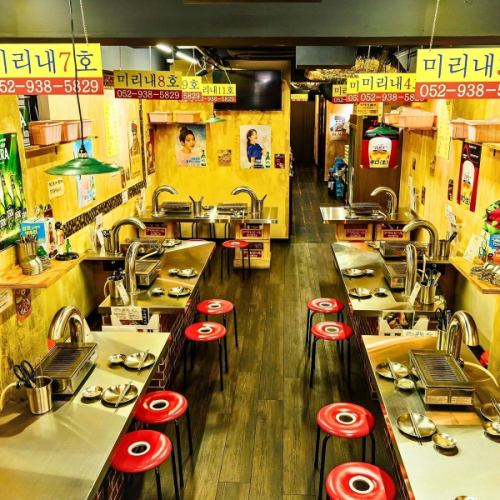 食器もポスターも、本物しか使ってません