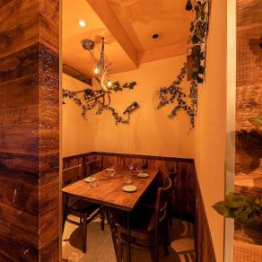 This private room is recommended for small groups such as small drinking parties and dates.