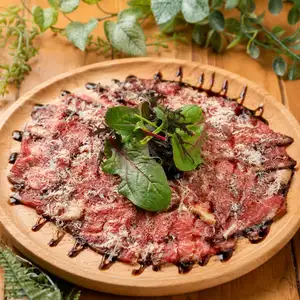 国産牛のカルパッチョ サラダ仕立て