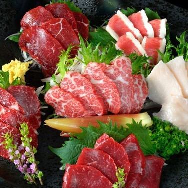 Two kinds of horse sashimi lean meat