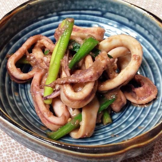 Squid grilled on an iron plate