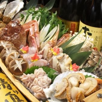 A luxurious hot pot course with a choice of five dishes, including a luxurious big catch hot pot or a bold bandit hot pot, for 6,000 yen, and an all-you-can-drink option for 7,500 yen.