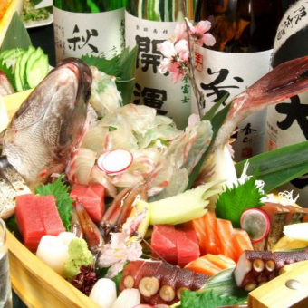 【最受歡迎】新瀧鯛魚和豪華船拼盤等10種菜餚的「船森套餐」5,500日圓（含2小時無限暢飲）