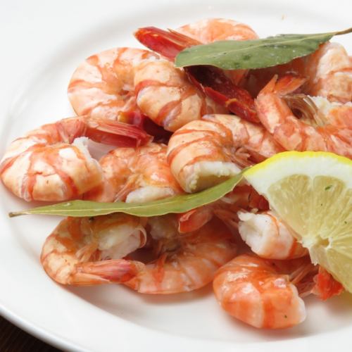 Boiled shrimp with salt and spices