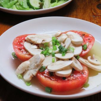fresh mushroom and tomato salad