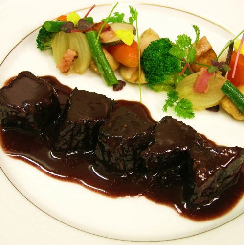 Braised beef stuffed with red wine