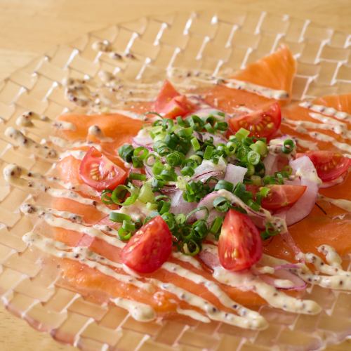 スモークサーモンのカルパッチョ