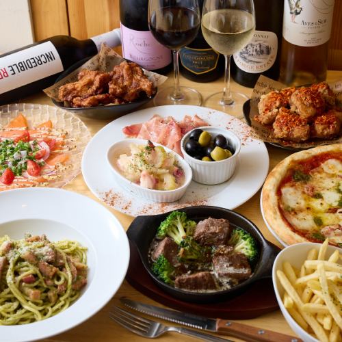 グリルチキンなど、ワインに合う料理が充実