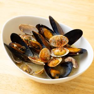 あさりとムール貝のワイン蒸し