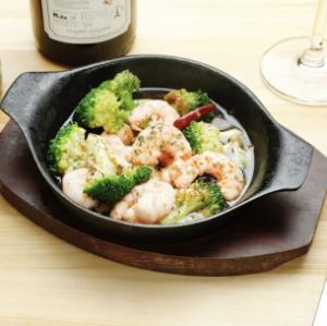 小海老とブロッコリーのアヒージョ