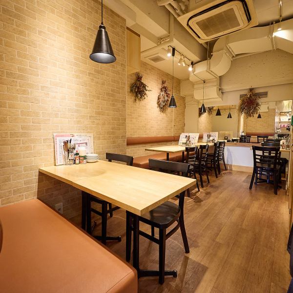 平日は接待や職場の部会、休日は家族団らんなど幅広いシーンでご利用いただけます。こだわりの料理と美味しいワインで、心地よいひとときをお過ごしください♪