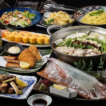 九州特色菜 [3] 包含九州地区特色美食，如活鱿鱼刺身、内脏火锅、明太子煎蛋卷等（120 分钟畅饮）