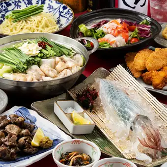 Winter Banquet [Fuyu Botan]: Live squid, motsunabe (offal hot pot), grilled chicken, and deep-fried monkfish (120-minute all-you-can-drink included)