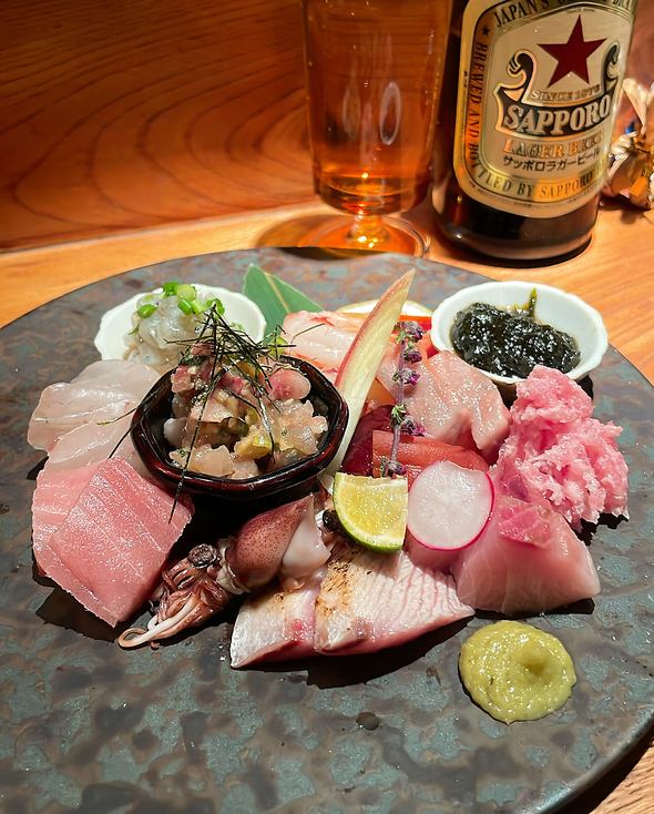 カウンター席と立ち飲み席があり、1人でもどうぞ☆