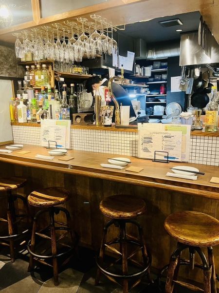 [Counter Seats] Individuals are welcome, and our friendly staff is looking forward to your visit! We are friendly and welcoming... (lol)