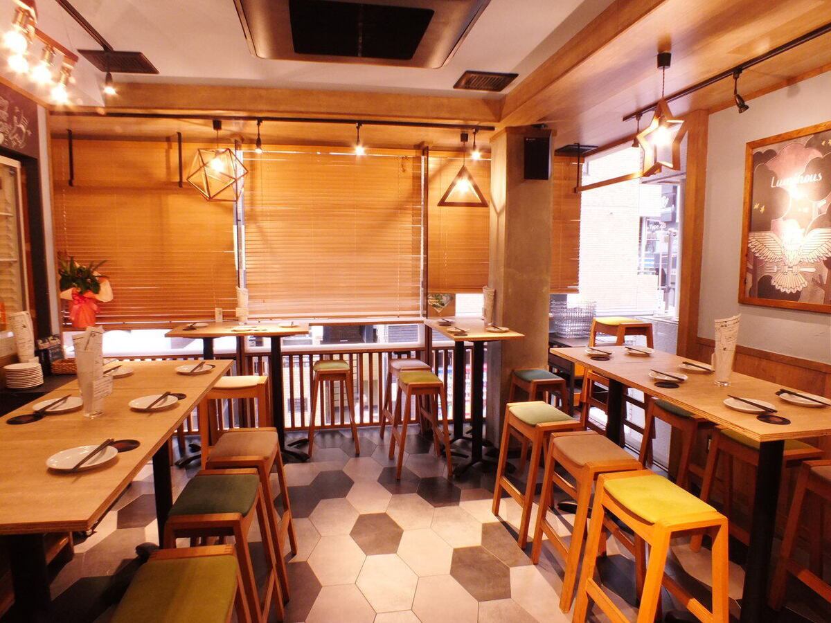 A casual, relaxed Western-style izakaya restaurant. Private reservations available for 14 people or more.
