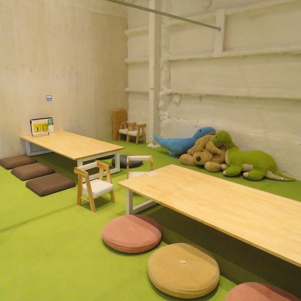 【오짱코 스페이스◎】6명 걸이의 자리를 2탁 준비하고 있습니다.차분한 오름의 공간으로, 1조+300엔으로 이용할 수 있습니다◎봉제인형이나 어린이용의 의자도 있어, 특별한 공간을 즐길 수 있습니다◎