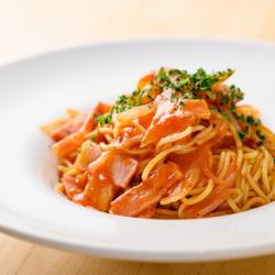 ベーコンと玉ねぎのトマトソースアマトリチャーナ
