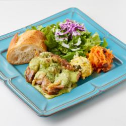 香草烤雞佐羅勒奶油醬