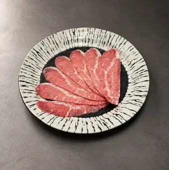 Grilled cheek meat with salt