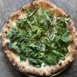 Verde（马苏里拉奶酪、芝麻菜、凤尾鱼、刺山柑）