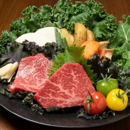 We offer high-quality Tosa red beef at a reasonable price.