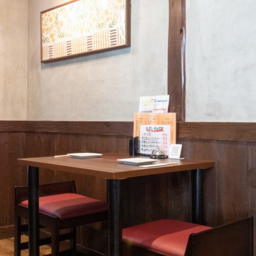 The standard table seats are perfect for couples and colleagues drinking! It's convenient for returning home from work or shopping ◎ Please use it for various scenes.