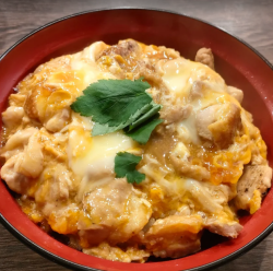 히나이 치킨의 부모와 자식 그릇