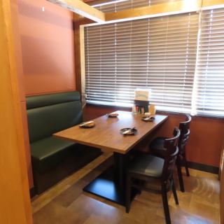 店内は広々としており、ゆったりとした時間が流れるような落ち着いた雰囲気。ご宴会はもちろん、接待にも人気となっております。